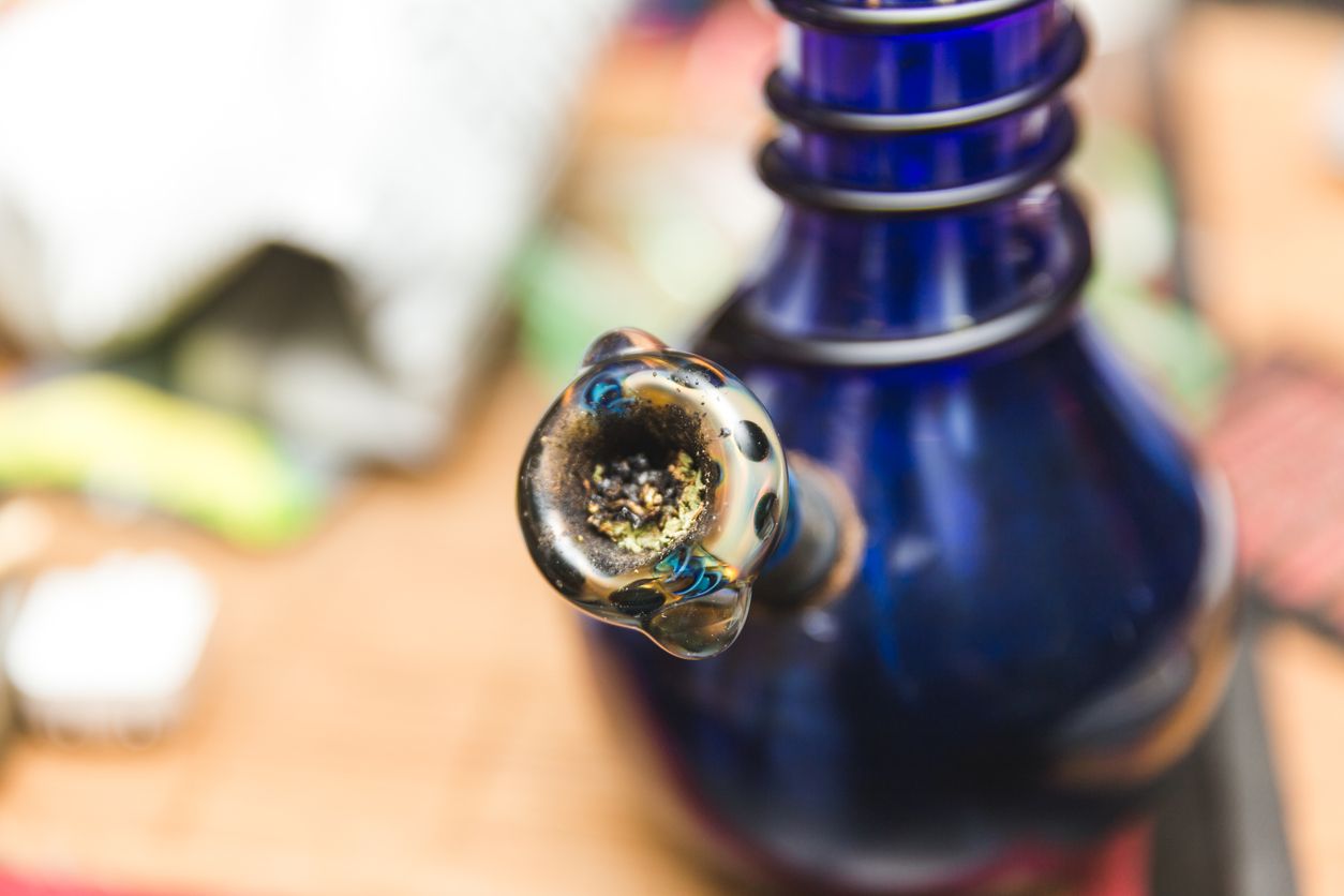 Types of screens for weed pipes and bongs