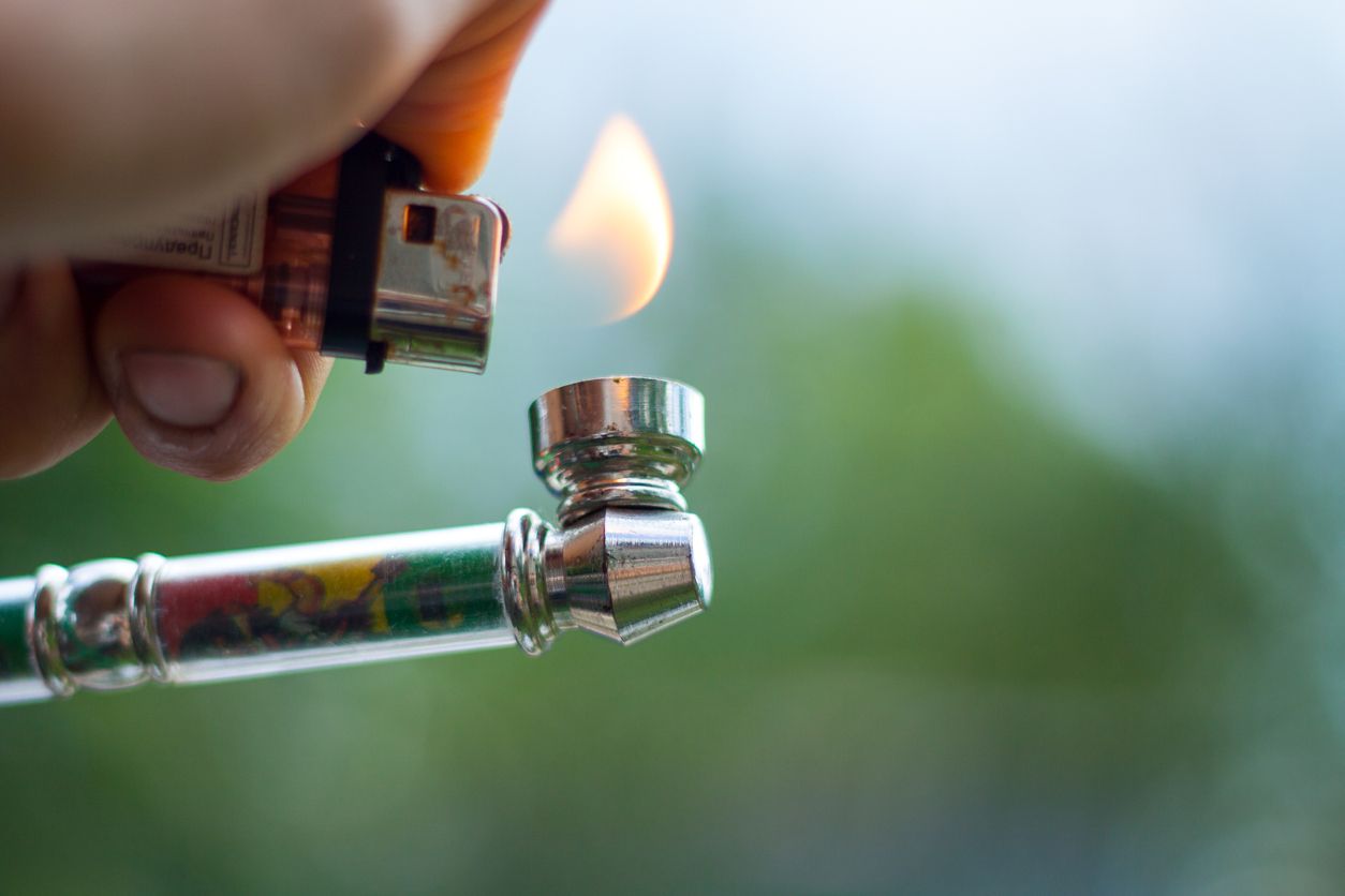 Top 5 weed pipes and bongs to use this summer