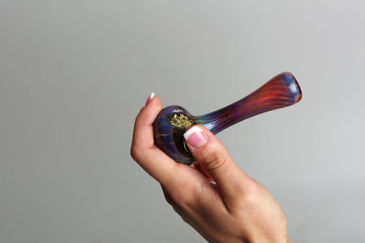 5 Easy ways to keep your marijuana pipe and bong screens clean