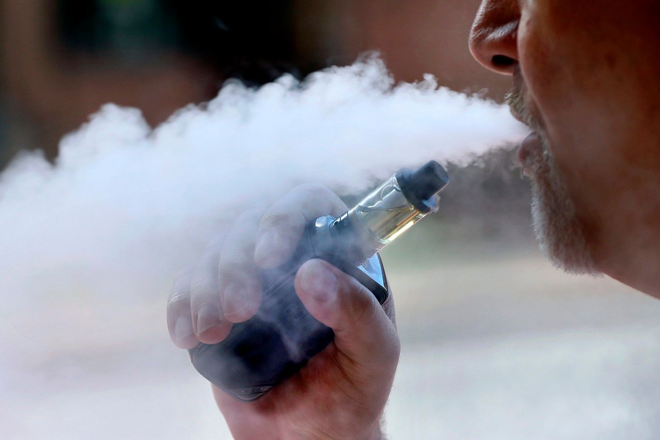 Alberta government to review vaping rules as number of young users grows 
