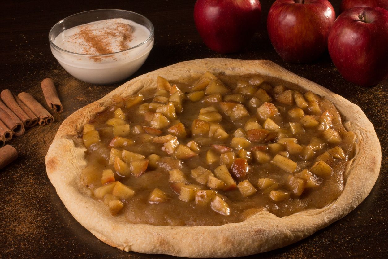 How to make a baked apple crisp dessert pizza