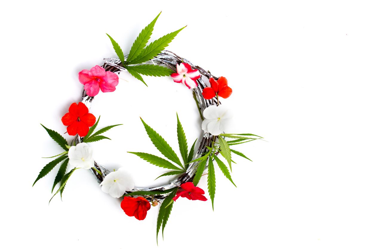 How to make a cannabis wreath for Christmas 