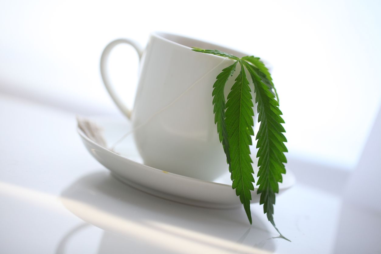 DIYHow to personalize a coffee mug with weed art