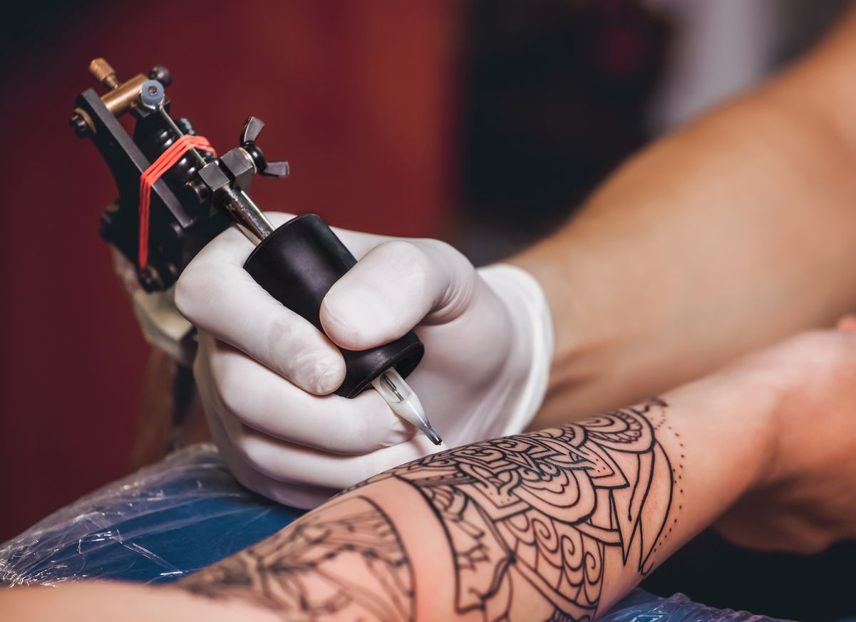 Is it beneficial to smoke weed before getting a tattoo?