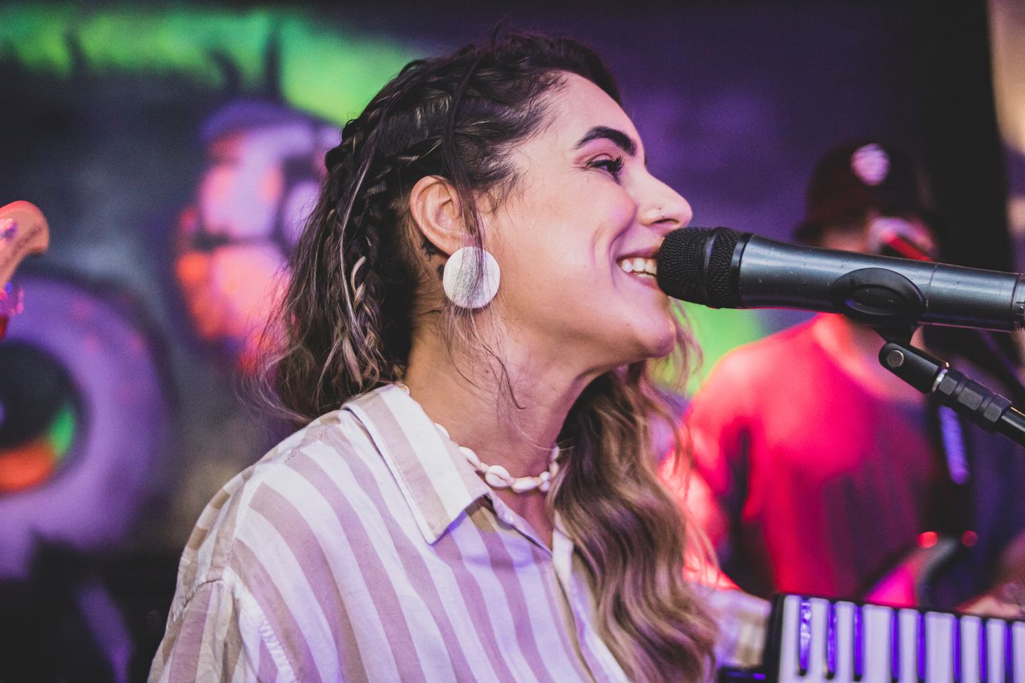 Tips and tricks for hosting the greatest karaoke party with cannabis 