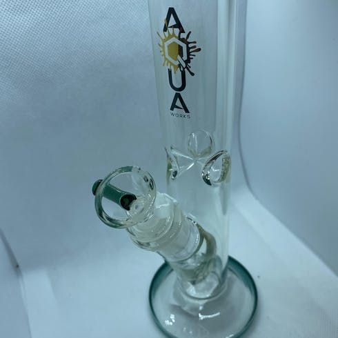 feature image 10 inch bong