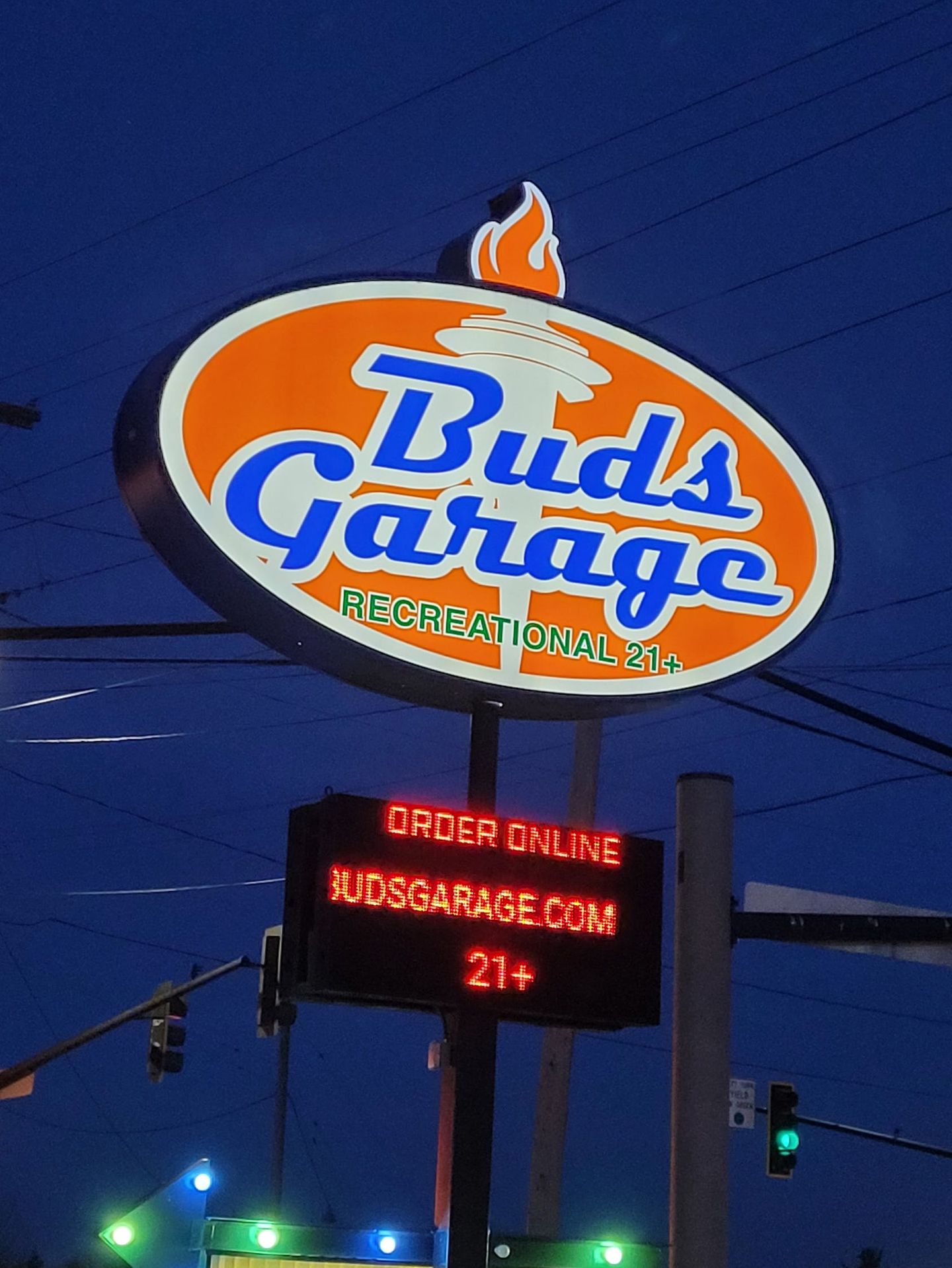 store photos Buds Garage - Everett 5