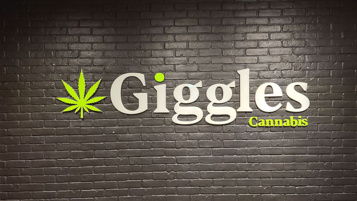store photos Giggles Cannabis - Hamilton