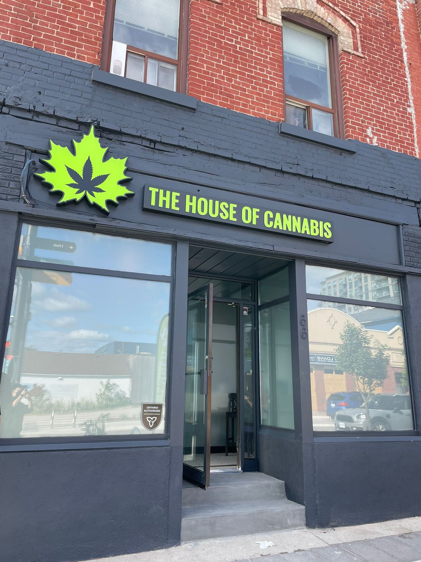 store photos The House of Cannabis - 66 Dunlop St - Barrie - Now Open! 2