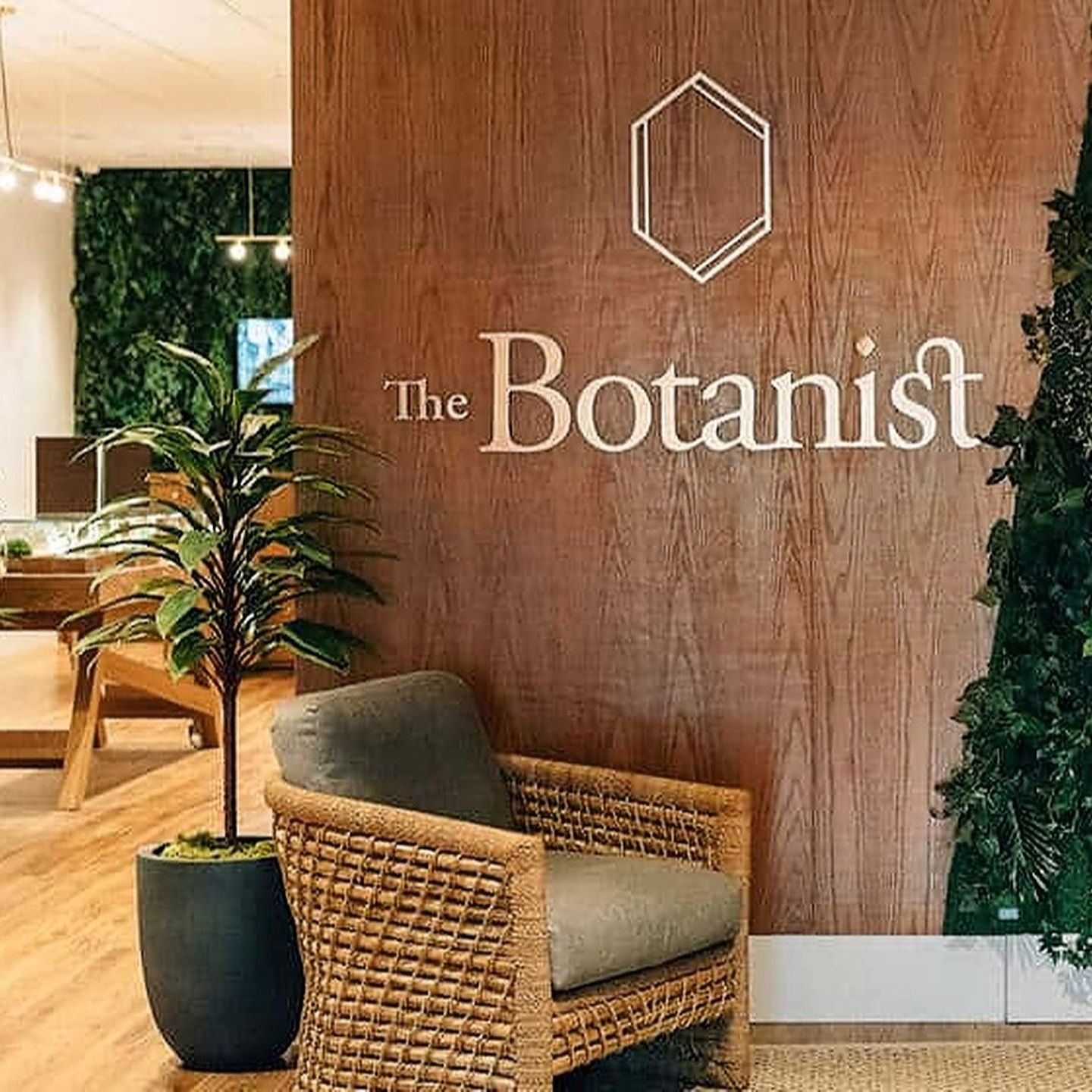 image feature The Botanist - Spring Hill