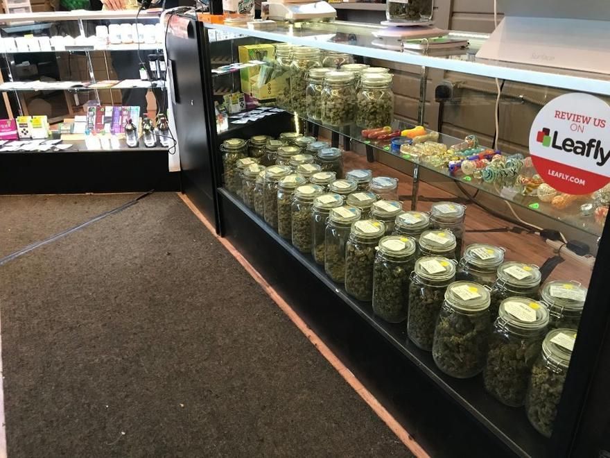 store photos Floyd's Fine Cannabis on Sandy 6