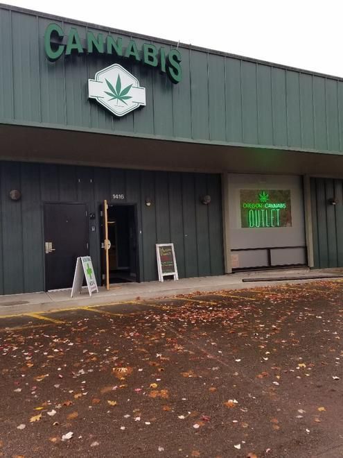 store photos Oregon Cannabis Outlet - West Eugene 13