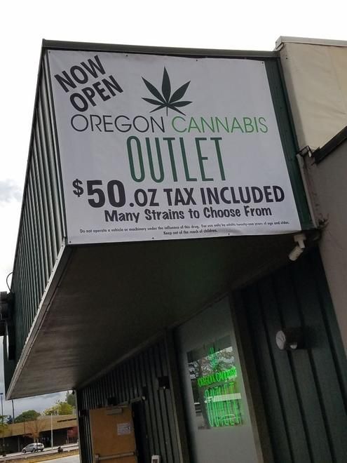 store photos Oregon Cannabis Outlet - West Eugene 14
